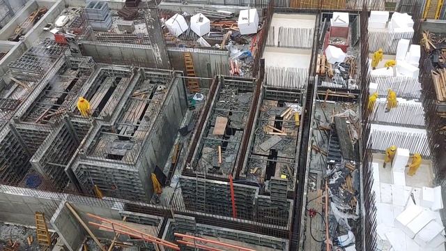 Работа на кране,150 метров высота.Китайцы. Строим дом 43 этажа,бетон. Crane operator Chinese worker