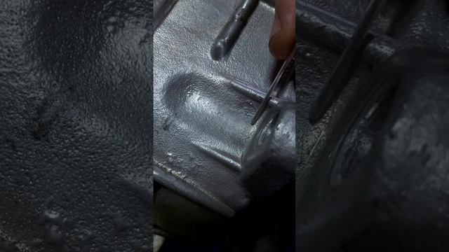 Бывает так: принесли заварить две трещины... А их три.