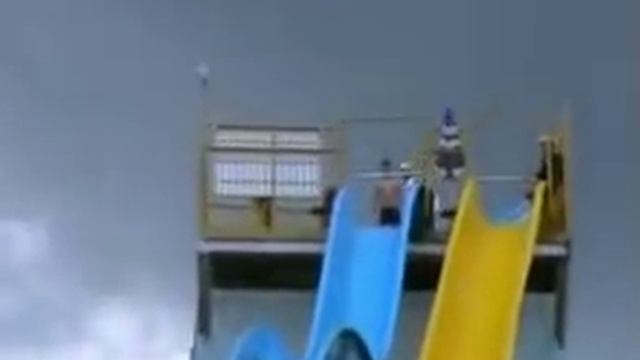 Водные горки смотреть онлайн