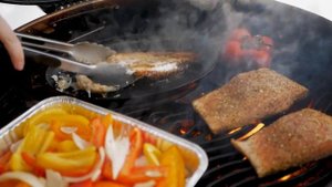 Лосось на углях с овощами-гриль