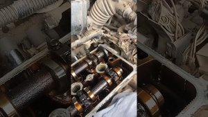 Toyota camry что то стучит.