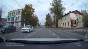 Красненькая поворачивает...