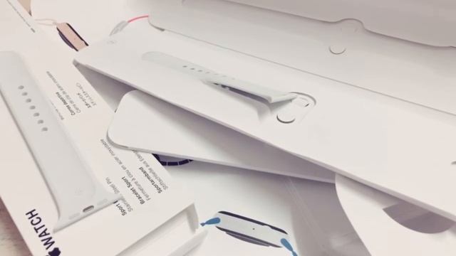 Apple Watch Series 5 (GPS, 44mm) - Silver Aluminum Case with White Sport Band смотреть онлайн