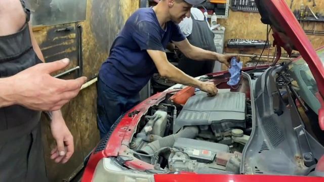 Плановая замена ремня ГРМ и маслосъемных колпачков на SUZUKI GRAND VITARA.
