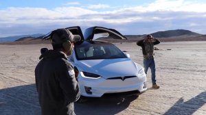 Реальная причина почему откидываются двери на Tesla Model X