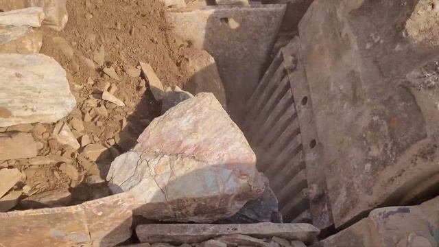 Строительство, очередное дробление щебёнки