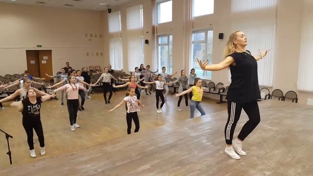 Современные танцы в ГБОУ Школа №2113 смотреть онлайн