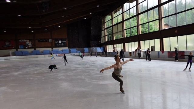 BEGINNER FIGURE SKATING MOVES FOR BEAUTIFUL SKATING | How To Figure Skate
