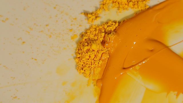 Приготовление краски для росписи фарфора.Перемешивание сухой краски со связующим.