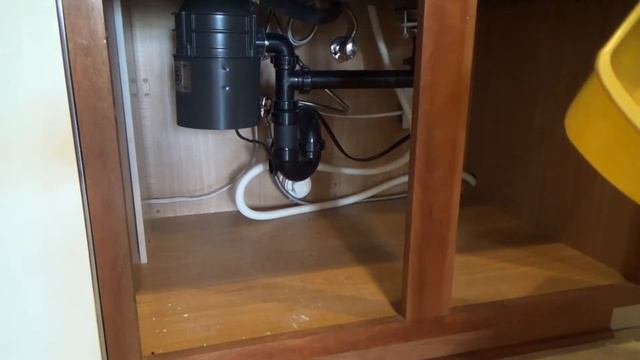 How to Unclog Garbage Disposal Made Easy...Part 1 How to Remove P-trap смотреть онлайн
