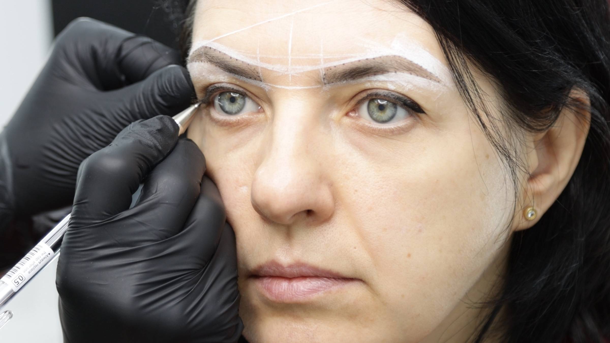 Забудьте о макияже: Пудровые брови и Растушёванные стрелки надолго!