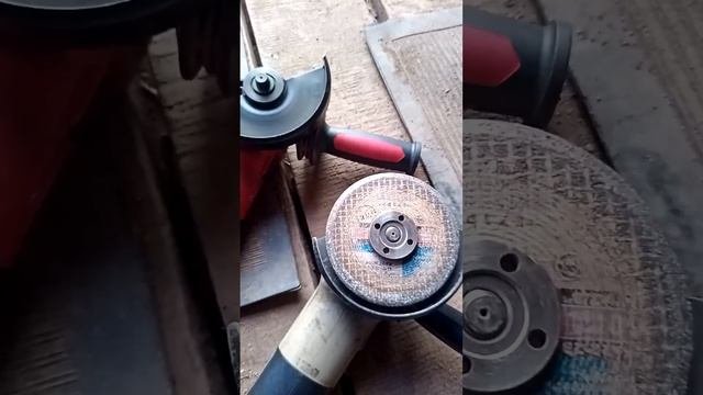 Наглядная разница простой ручки  и виброизоляционной. С @ELITECHTOOLS комфортно работать.