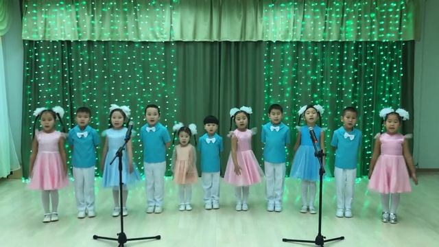 Вокальный ансамбль "Ыллаа-туой" песня "Чэ, иккиэн оонньуохха" смотреть онлайн