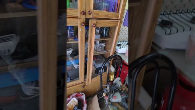 Процесс выбора места установки и прокладки дренажа.