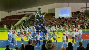 Новый год, новый год ёлка шарики хлопушки...