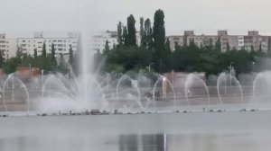 фонтан  и озеро