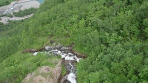 Водопад на склоне пика Инэ горы Джугутурлючат