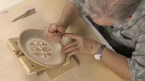 Тарелка с геометрической резьбой. Часть 6