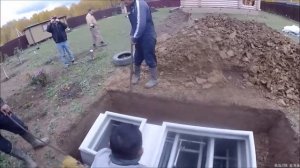 Установка септика Таерь 0 85 ПНМ и дренажного колодца из бетонных колец. Полное пошаговое видео.
