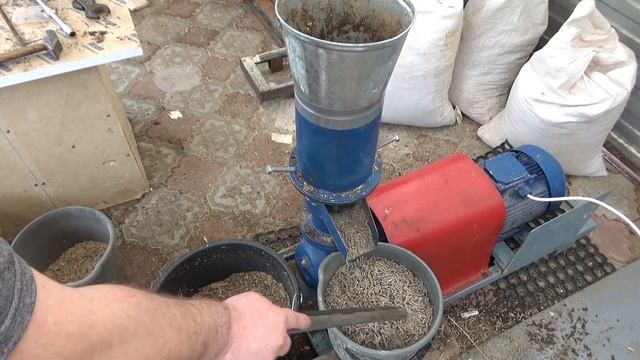 Пример работы гранулятора Соловей 1 по грануле 3 мм. смотреть онлайн