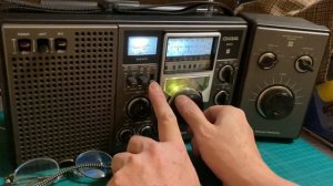 National panasonic RF-2200 Radio Receiver (part 2) With antenna coupler.