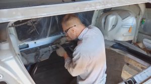 Кузовной ремонт. Самостоятельное восстановление автомобиля. SAAB 9-5 AERO. Ниша запасного колеса.