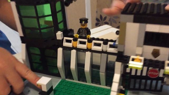 Полицейский участок из Лего смотреть онлайн