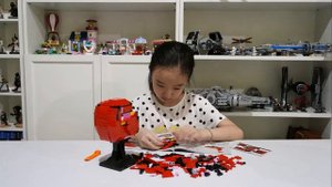 Building Lego 76199 Carnage