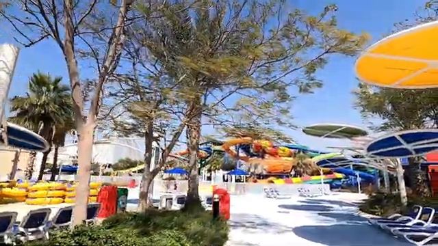 Lego Bricks And Water Slides At Legoland Dubai Waterpark - Park Tour 2022 - Legoland Pov смотреть онлайн
