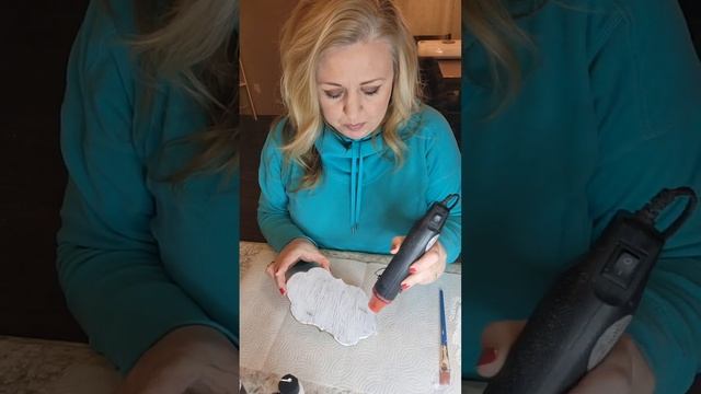 Trying the crackle paint technique. Painting with mod podge to get a crackle finish. смотреть онлайн