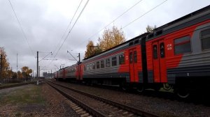 Электричка на неправильном пути в Девяткино.mp4