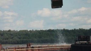 Плавучий кран КПЛ-612. Мытьё баржи.
