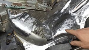 Восстановление автомобиля. Кузовной ремонт SAAB 9-5 AERO. Место под задним пассажиром.