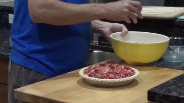 Bill's Rhubarb-Raspberry Pie смотреть онлайн