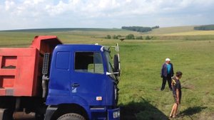 Китайский самосвал застрял