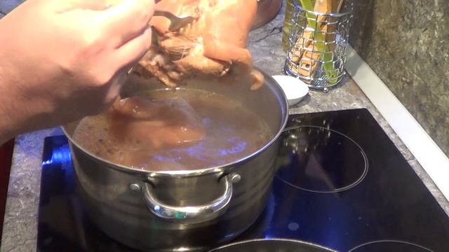 Рулька по-Чешски или Вепрево колено в тёмном пиве.