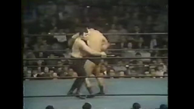 Mil Mascaras & Spiros Arion vs Giant Baba & Antonio Inoki (1971)