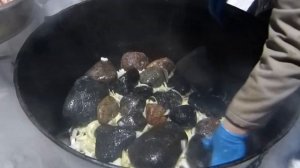 Хорхог — мясо на камнях.