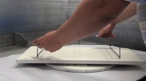 Покрасочный стеллаж для работы с деталями салонного пластика.