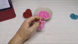 Плету сердечко из бусин и говорю о творчестве - Запись Прямого эфира 15.01.2022