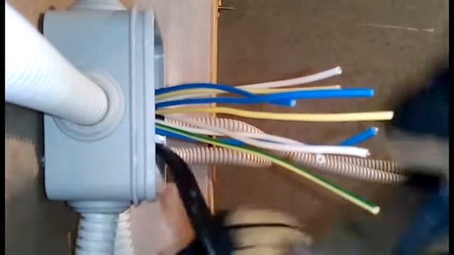 Расключение распаечной коробки с помощью WAGO
