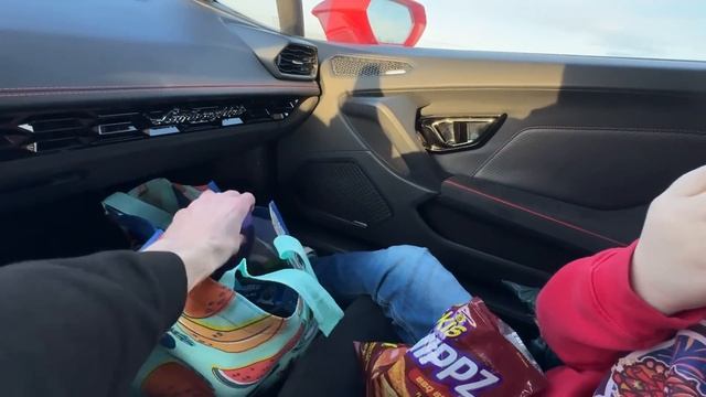 24 STUNDEN im LAMBORGHINI leben mit KLEINER JUNGE! смотреть онлайн