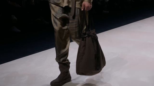 Показ мужской одежды Giorgio Armani Весна-Лето 2025