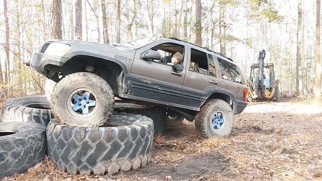 Jeep Grand Cherokee WJ on 37s from 4WP VB crushes offroad obstacles at ...