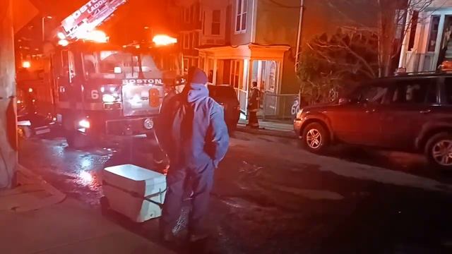 Boston fire department put out a small window fire on Calumet street смотреть онлайн