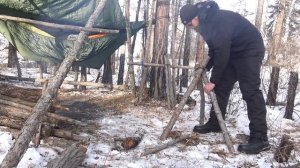 КАК СДЕЛАТЬ СТОЛ/КРОВАТЬ В ЛЕСУ? Лесная мебель: диван-кровать-стол / Лесной лагерь / Бушкрафт