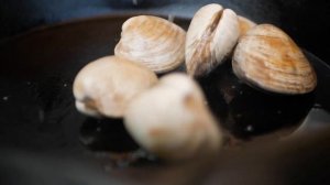 Мидии с панчеттой и соусом софрито