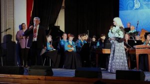 Поздравление народного русского оркестра "Садко" г.Севастополя директором ДДЮТ. 31.03.2024.