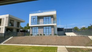 Дом который построили и теперь выставили на продажу с видом на Чёрное море в Сочи