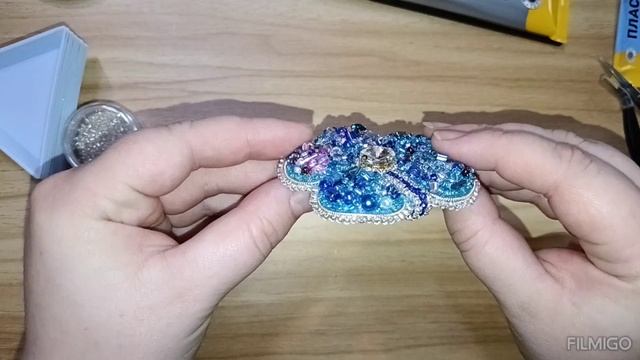 Брошь.